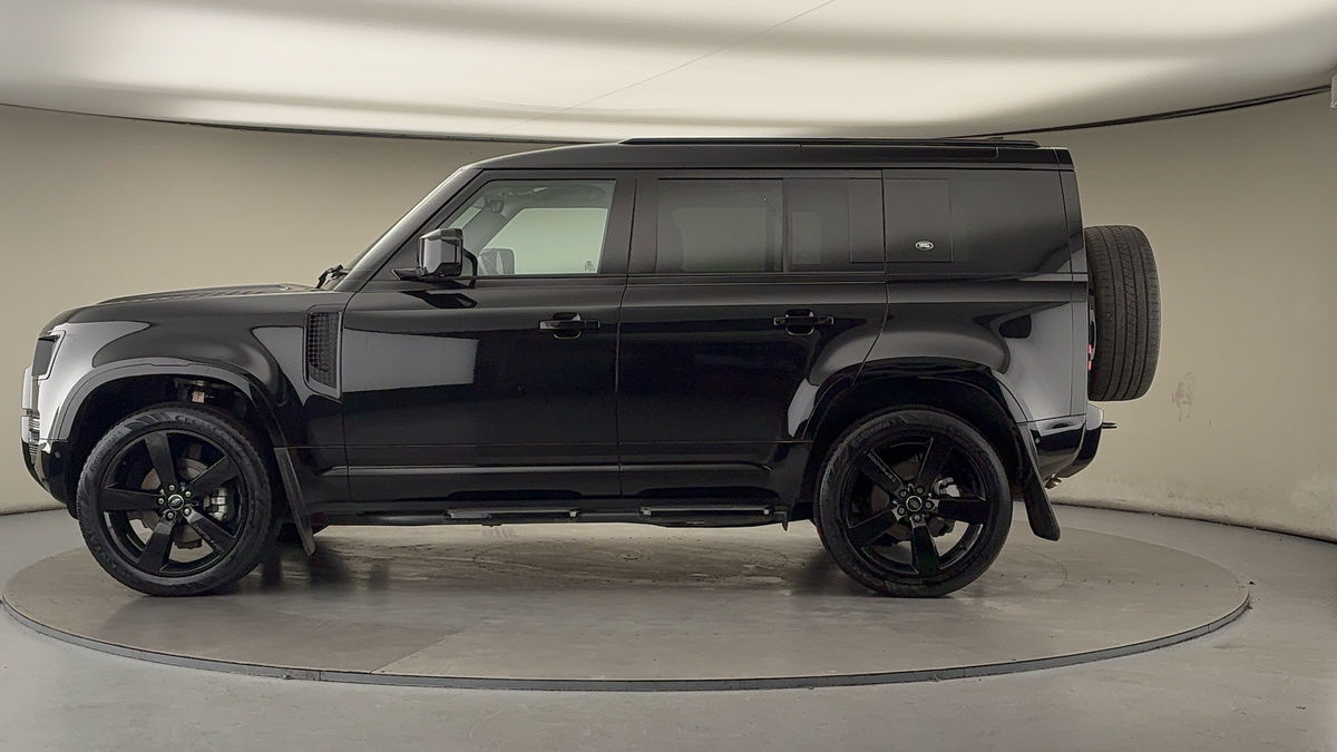 Land Rover Defender 110 Image 15