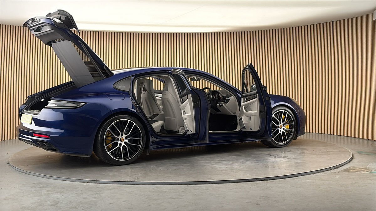 More views of Porsche Panamera