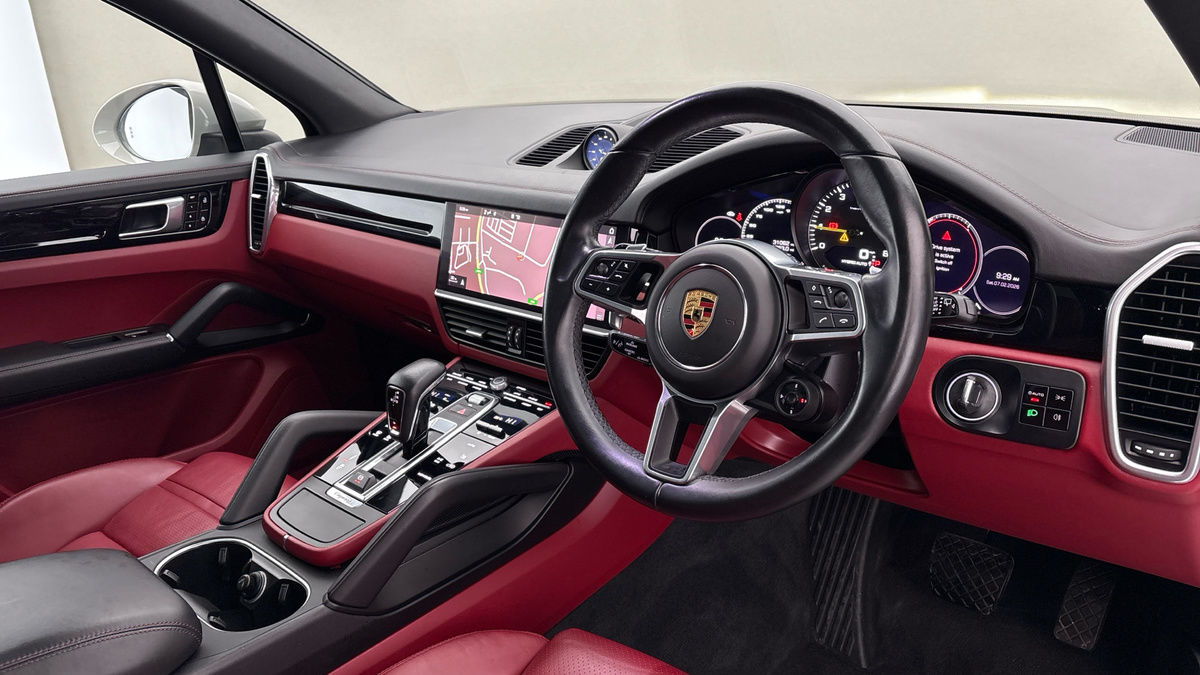 Porsche Cayenne Image 5