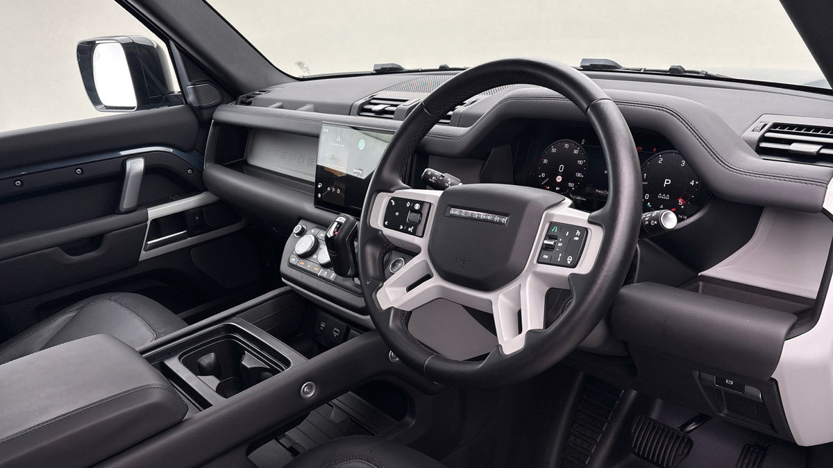 Land Rover Defender 110 Image 5