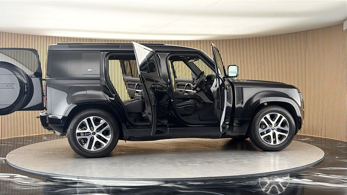 More views of Land Rover Defender 110