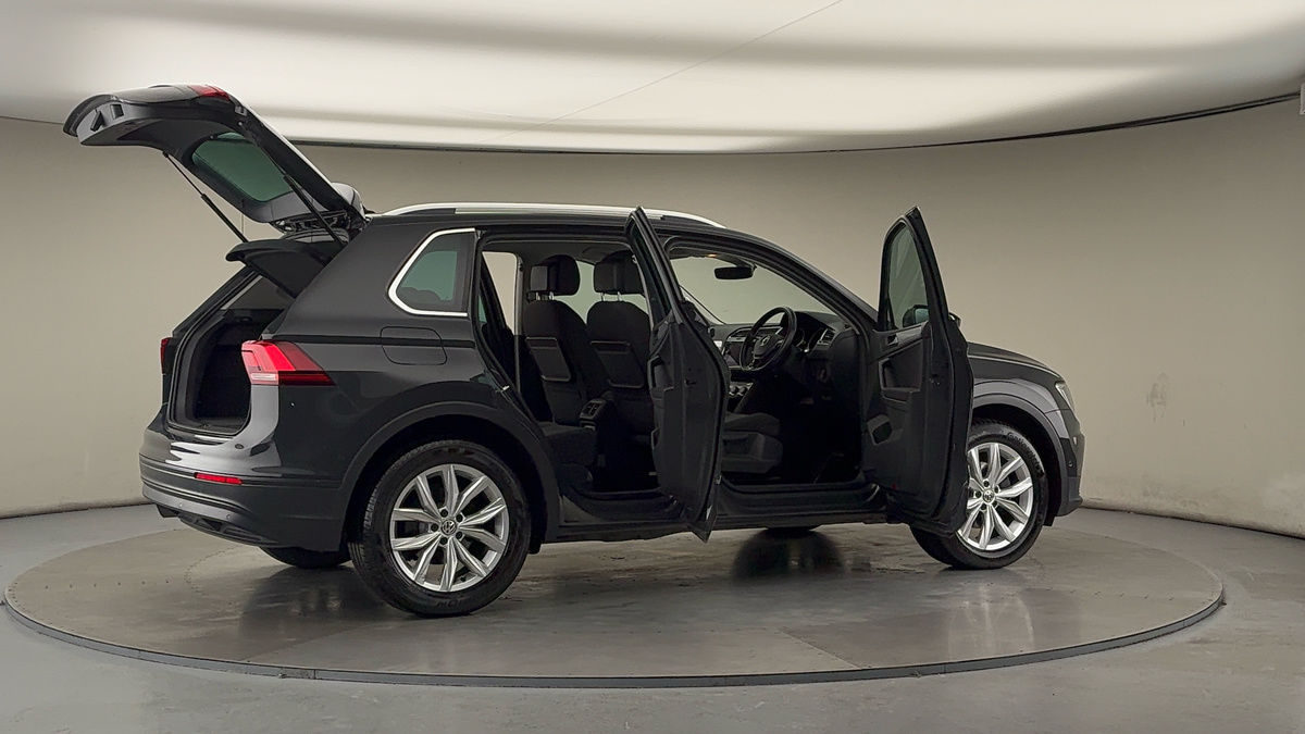 More views of Volkswagen Tiguan