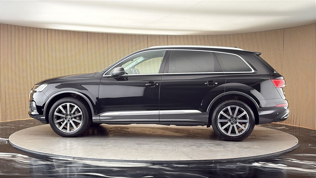 More views of Audi Q7