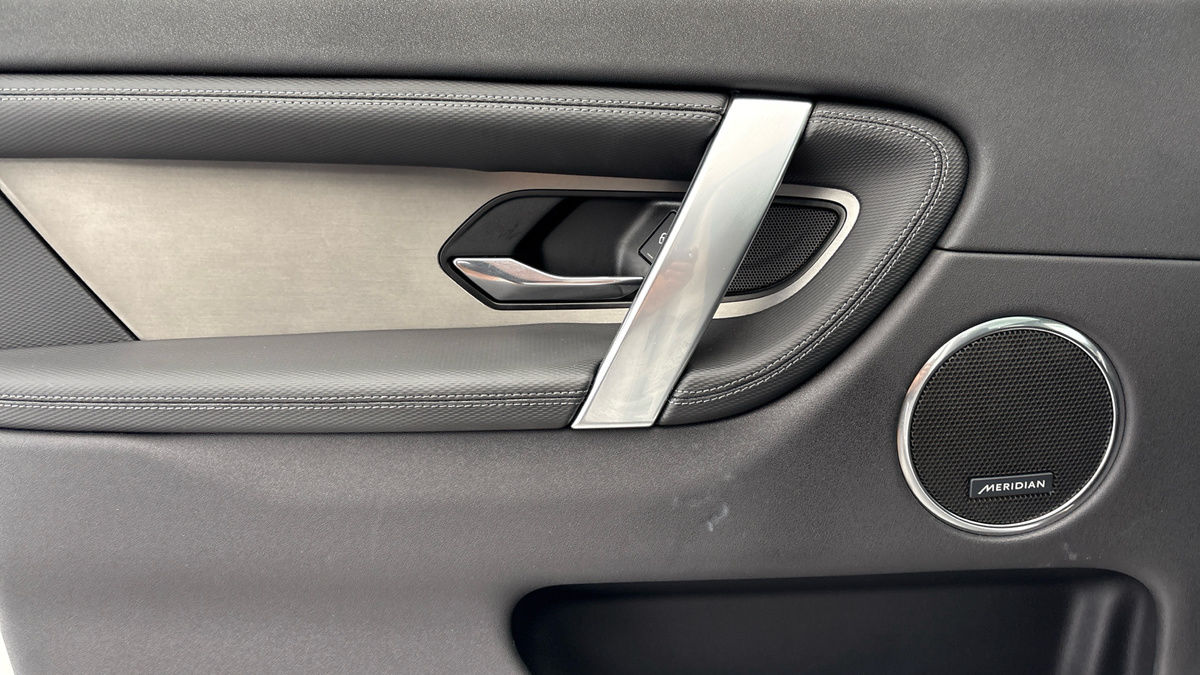 Land Rover Discovery Sport Image 19