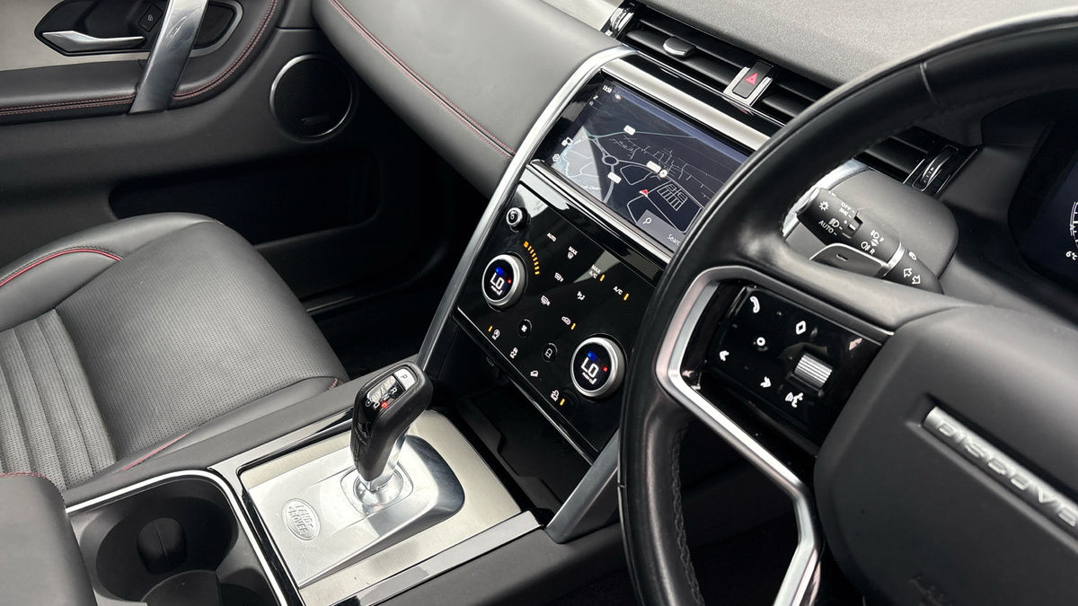 Land Rover Discovery Sport Image 18