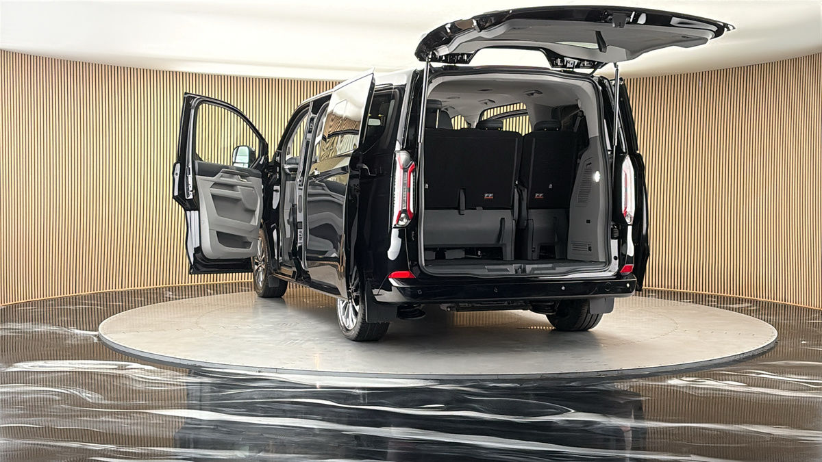 More views of Ford E-Tourneo Custom