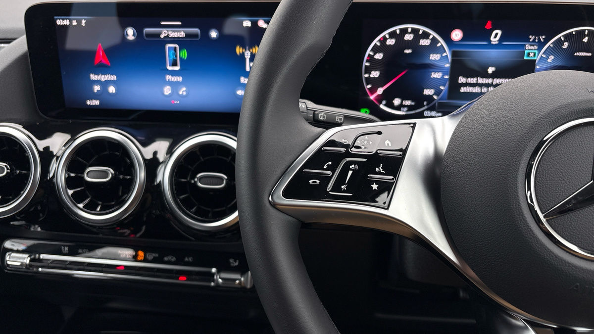 Mercedes-Benz GLA Image 13