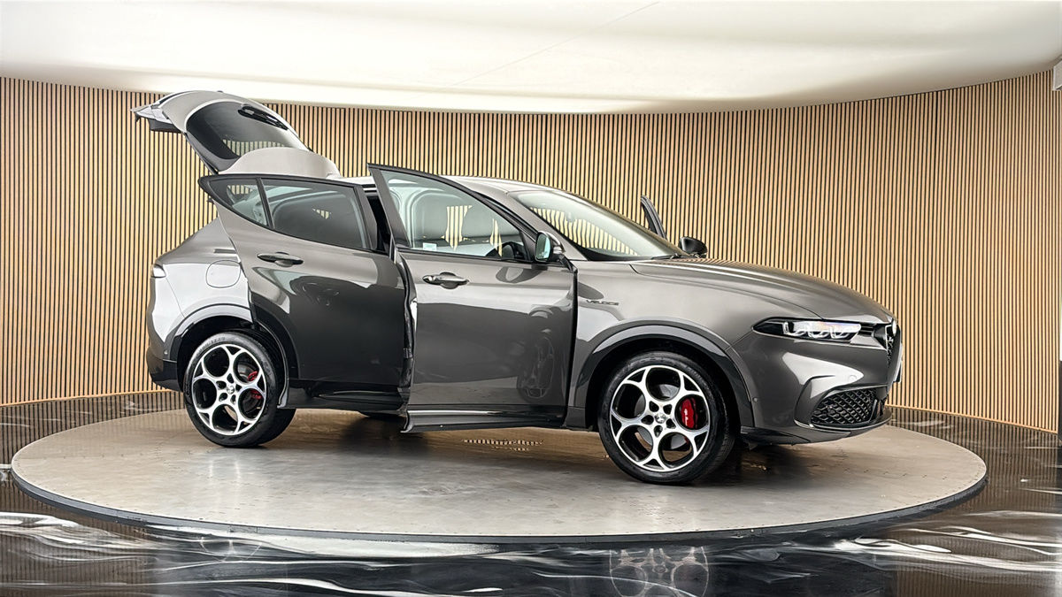 More views of Alfa Romeo Tonale