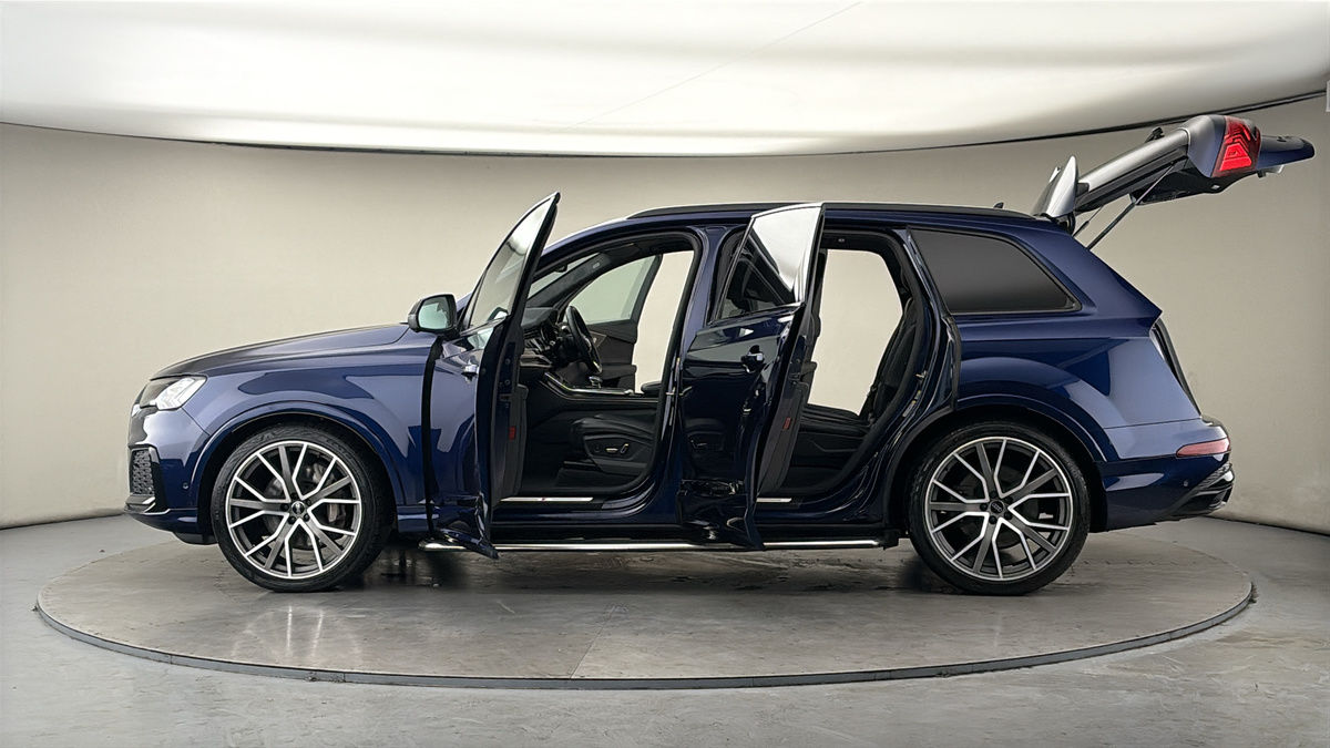 More views of Audi Q7