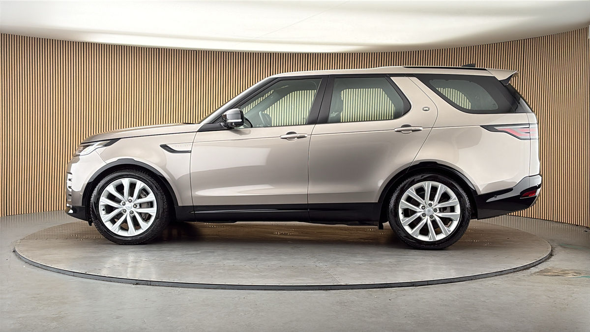 More views of Land Rover Discovery