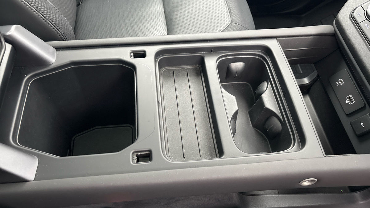 Land Rover Defender 110 Image 28