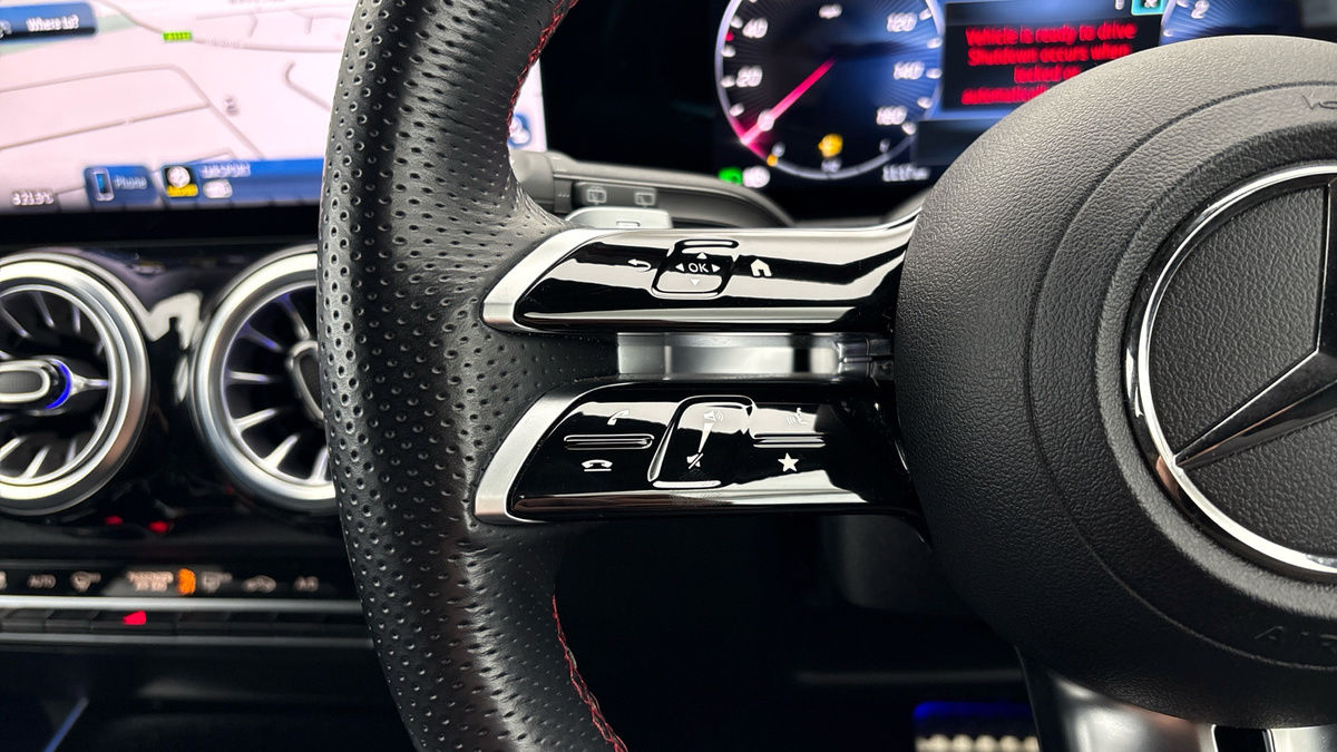 Mercedes-Benz GLB Image 13