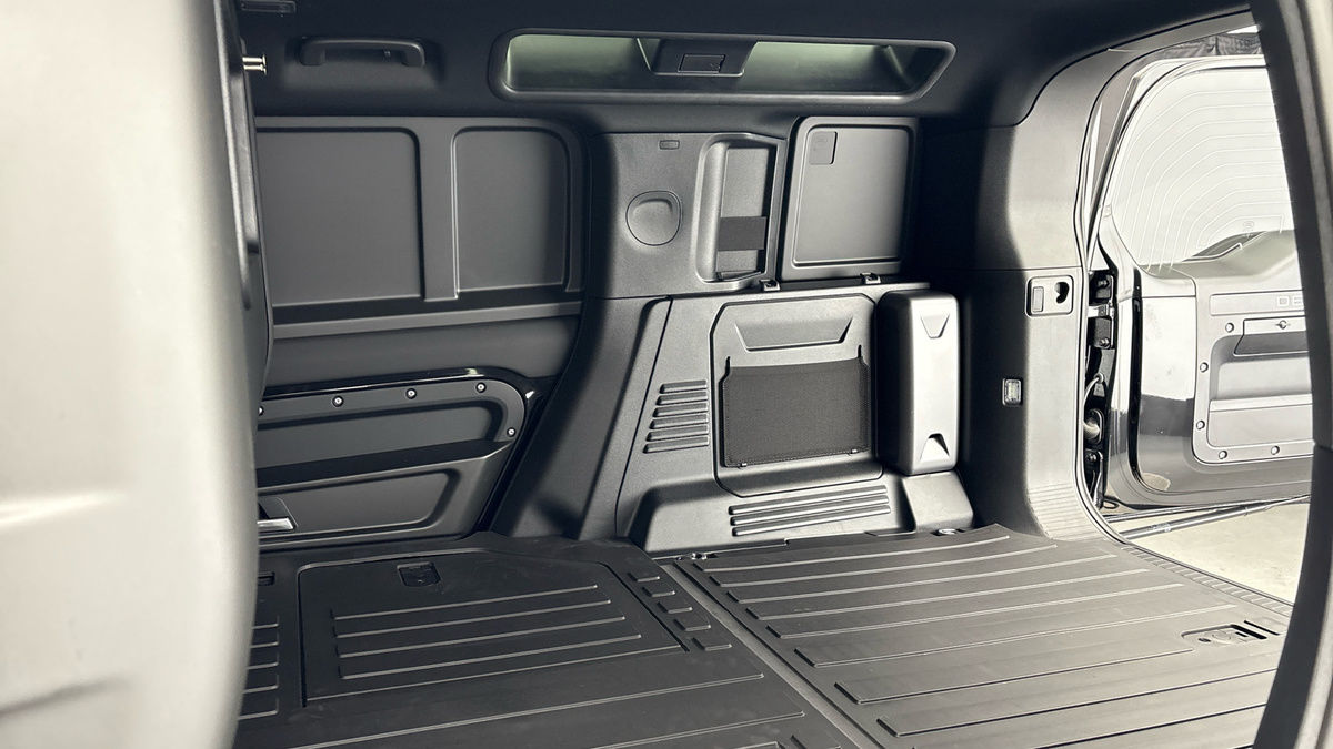 Land Rover Defender 110 Urban Image 27