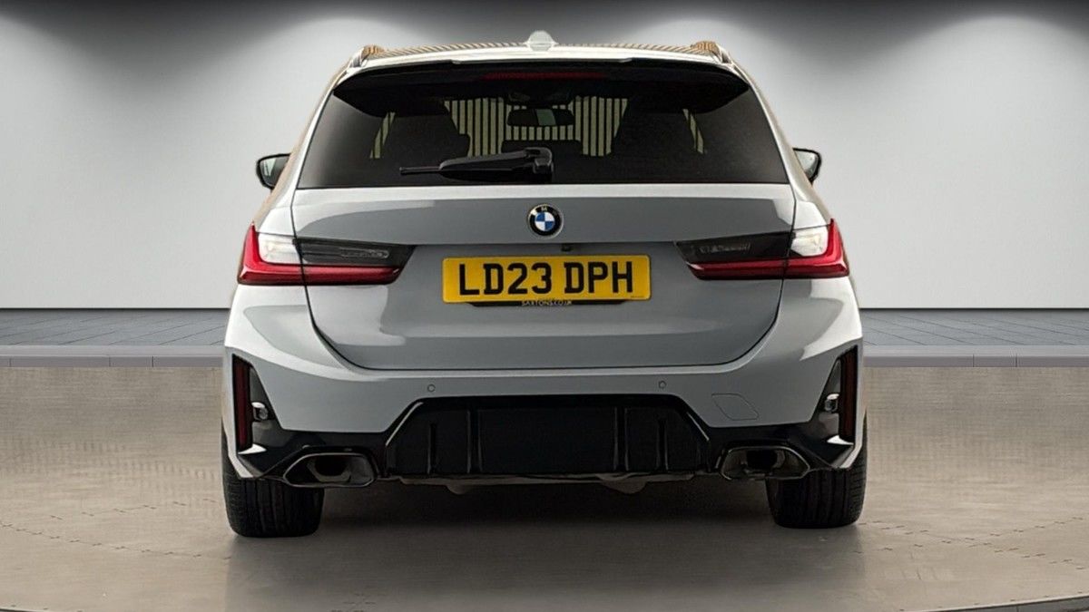 BMW 3 Series Image 4