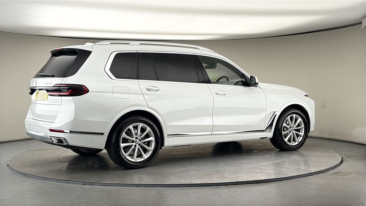 More views of BMW X7