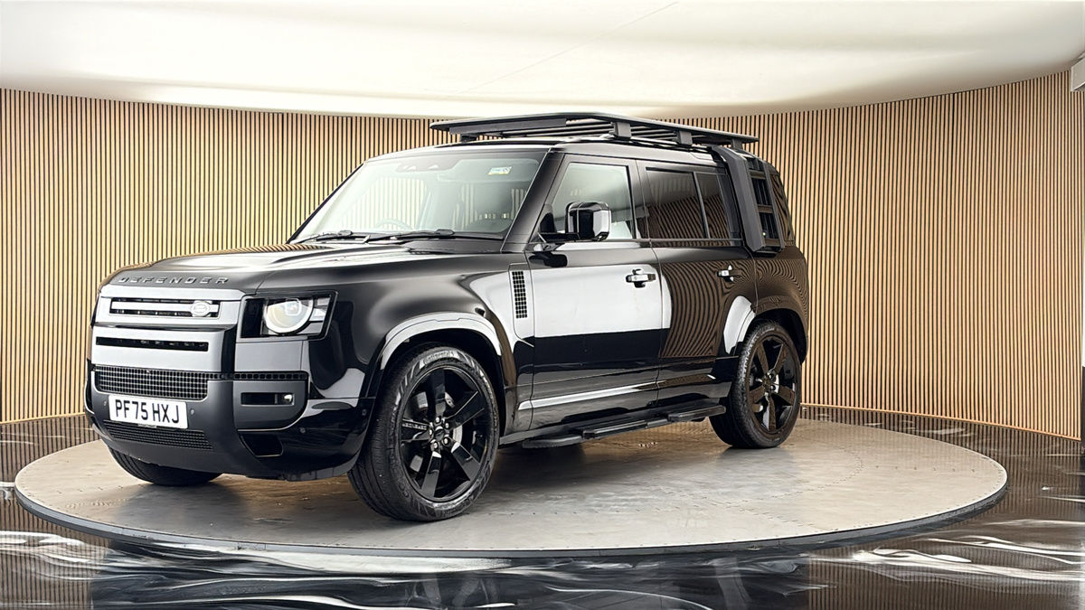 Land Rover Defender 110 Image 20