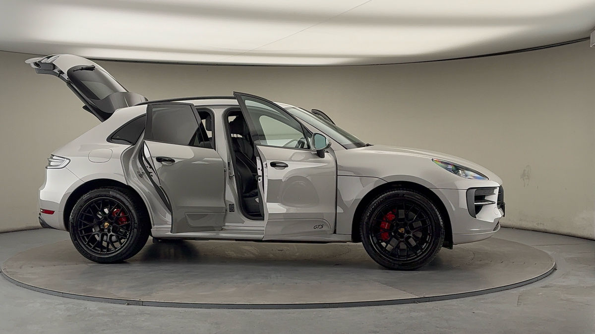 More views of Porsche Macan