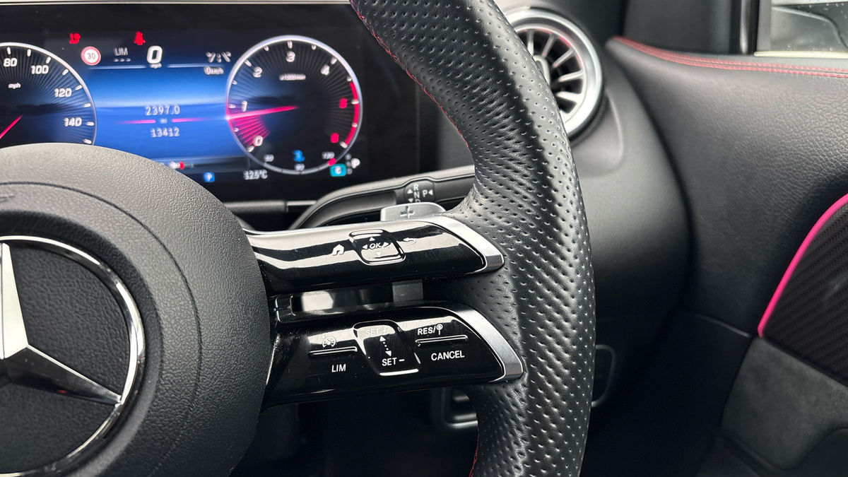 Mercedes-Benz GLA Image 14