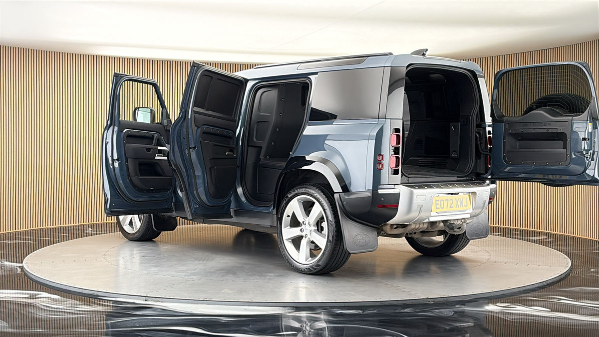More views of Land Rover Defender 110