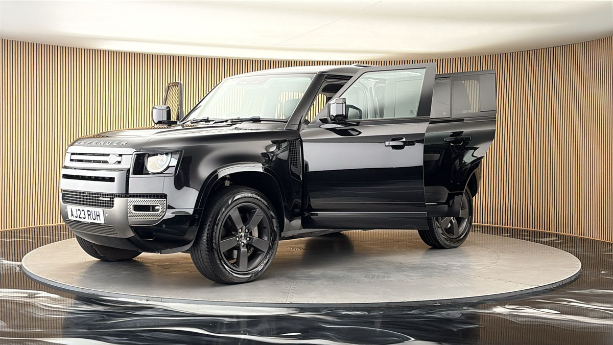 Land Rover Defender 110 Image 22
