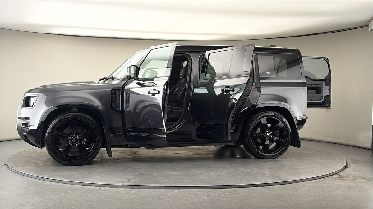 More views of Land Rover Defender 110