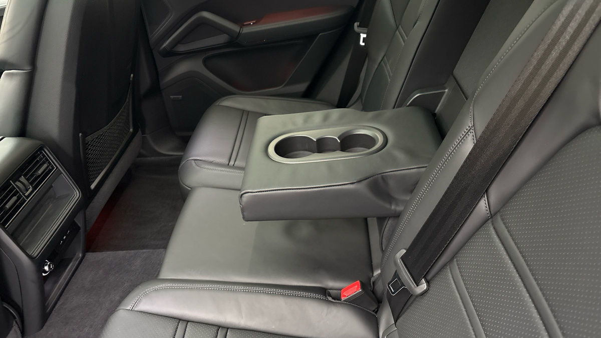 Porsche Cayenne Image 9