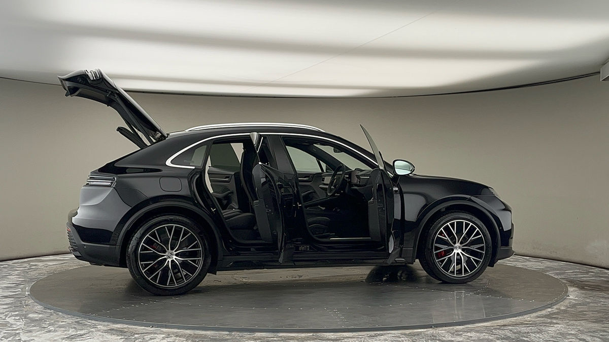 More views of Porsche Macan