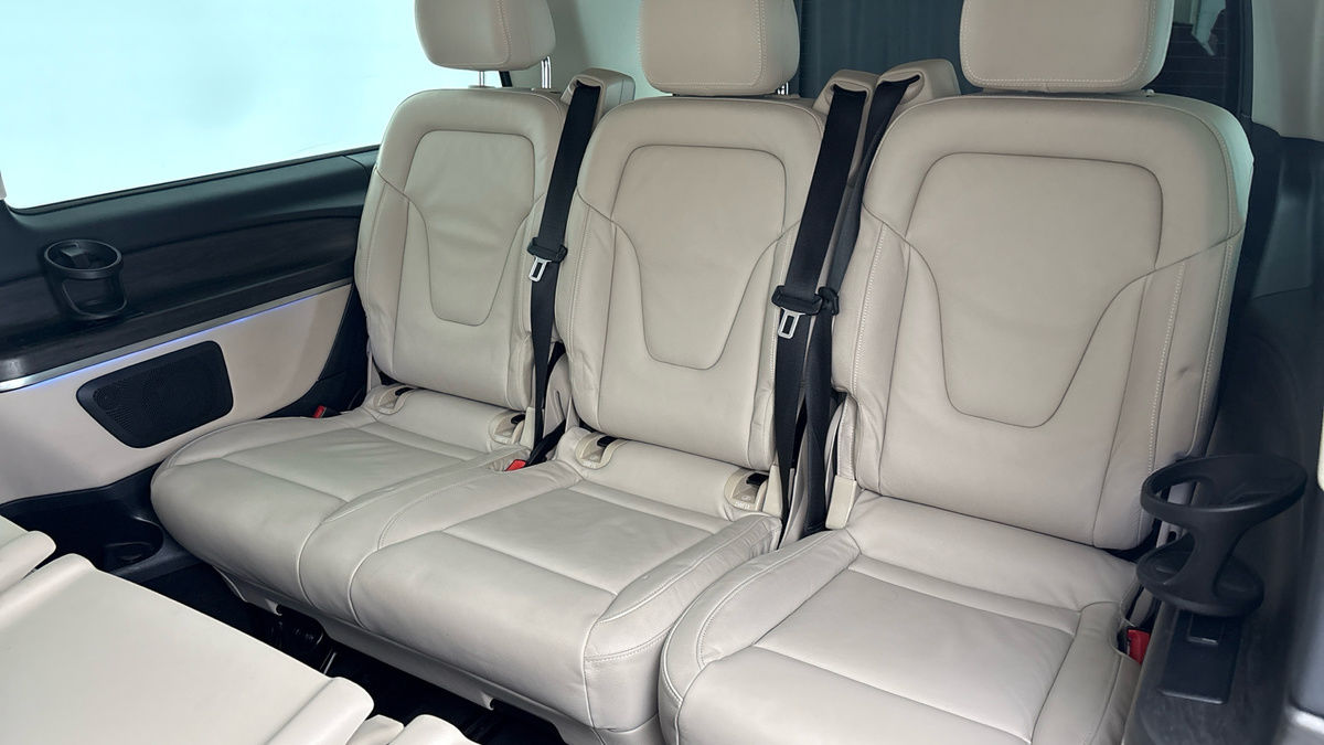 Mercedes-Benz V Class Image 25