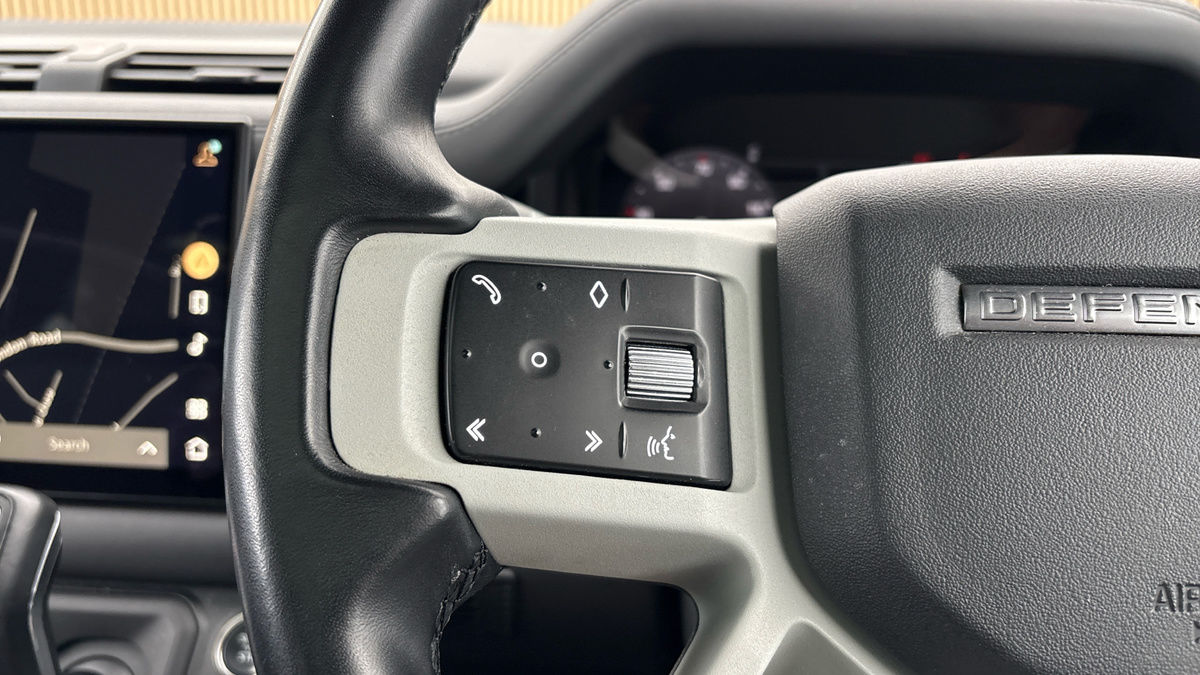 Land Rover Defender 90 Image 13