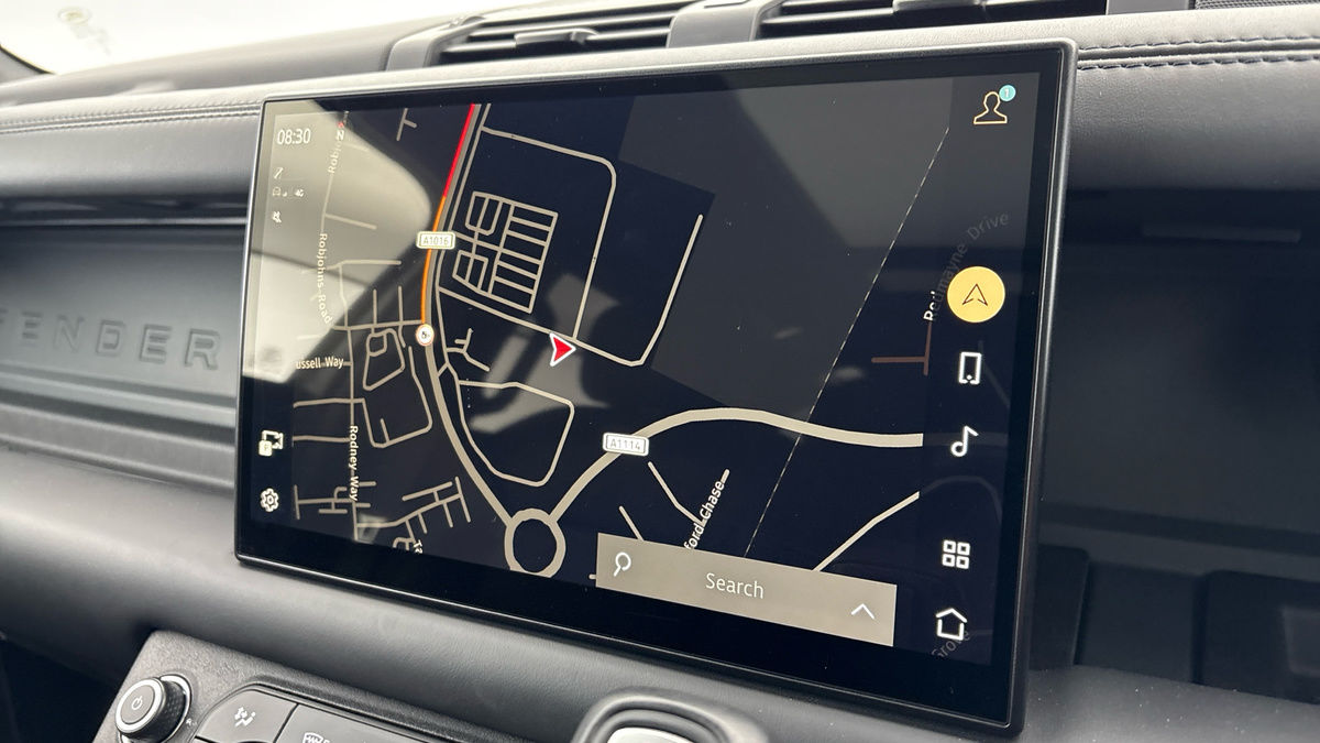 Land Rover Defender 110 Image 17