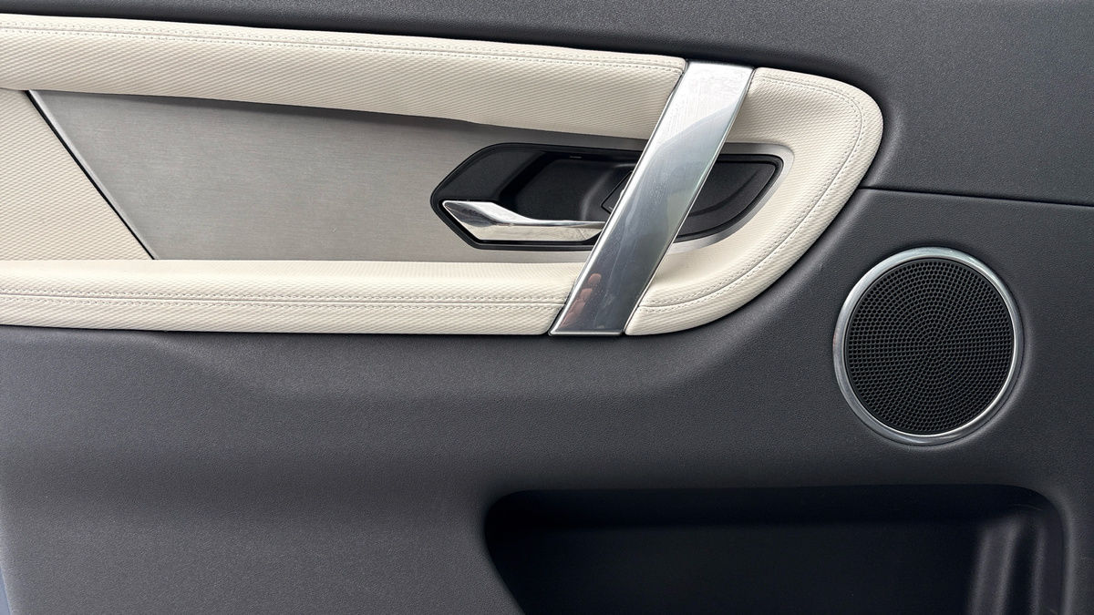 Land Rover Discovery Sport Image 19