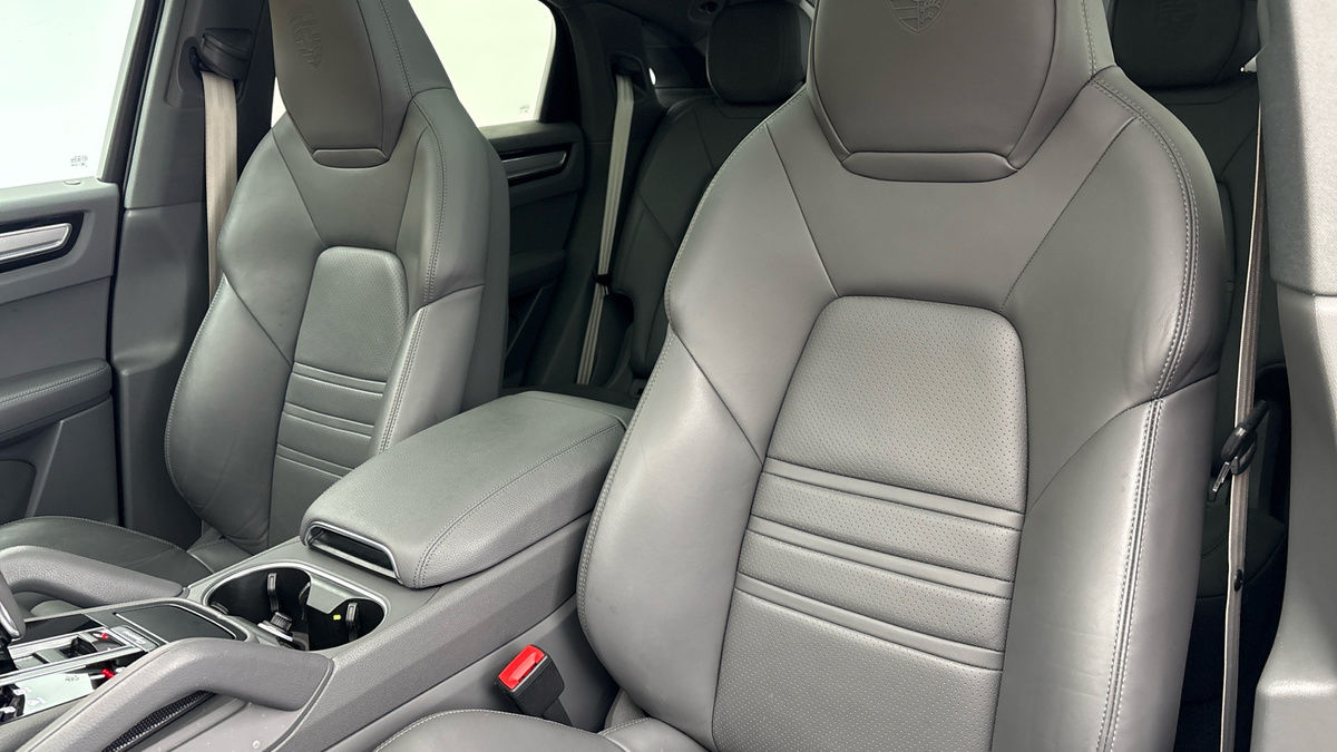 Porsche Cayenne Image 7