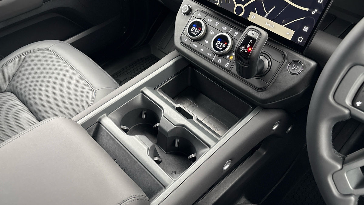 Land Rover Defender 110 Urban Image 18