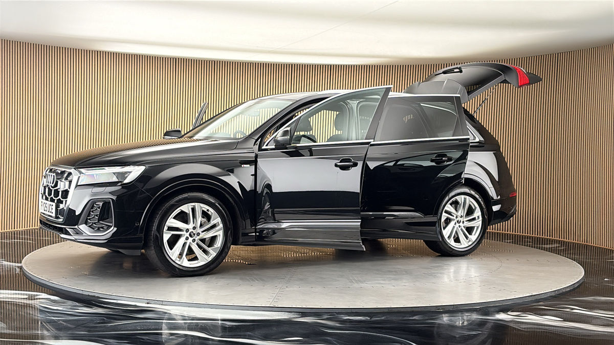 More views of Audi Q7