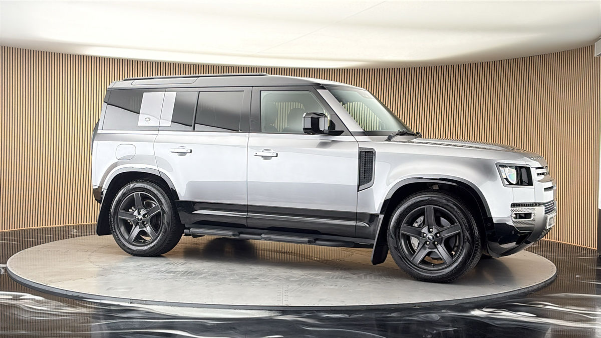 More views of Land Rover Defender 110