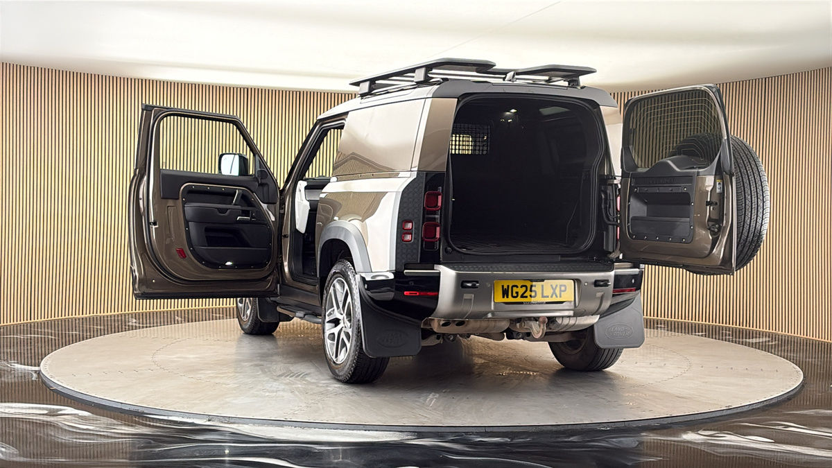 More views of Land Rover Defender 90