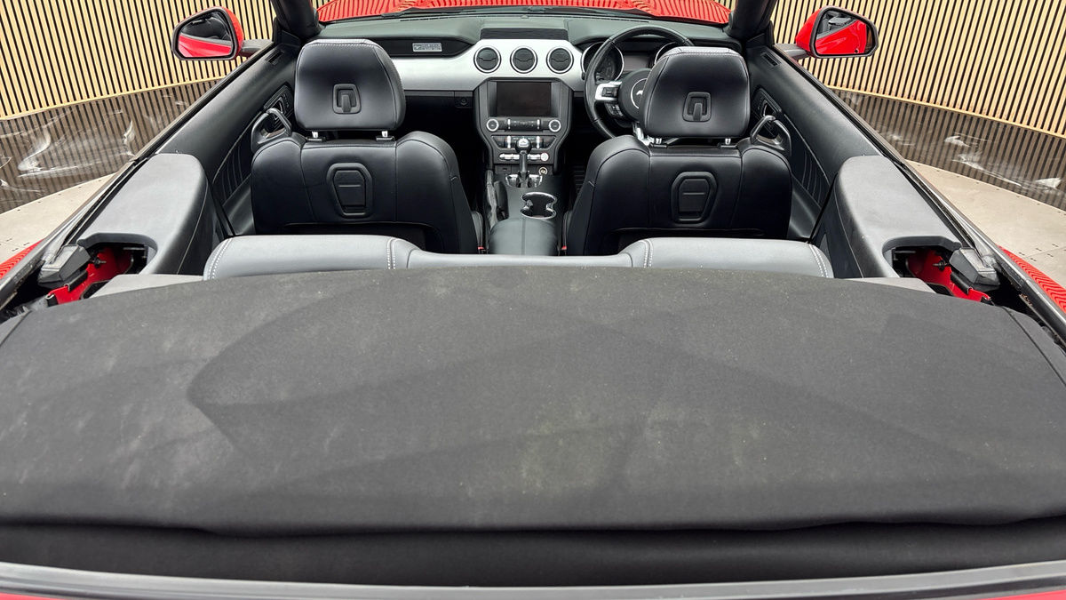 Ford Mustang Image 6