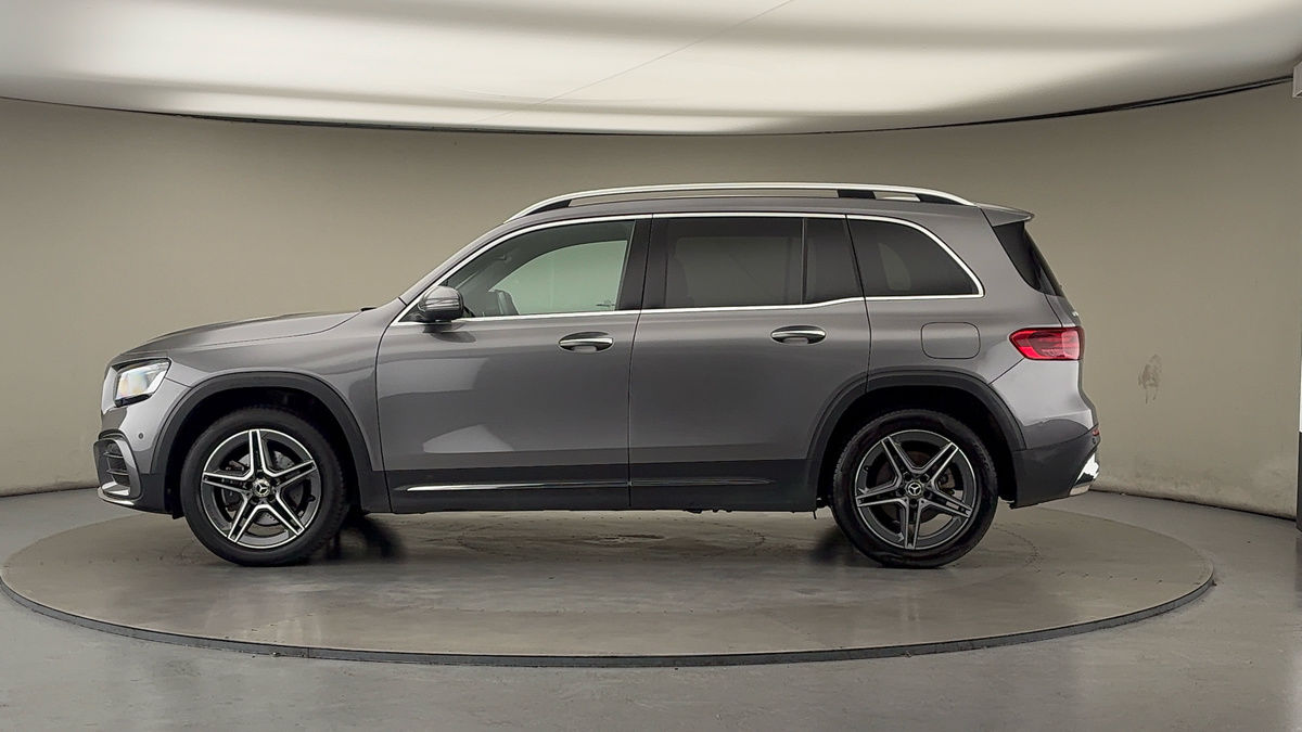 Mercedes-Benz GLB Image 15