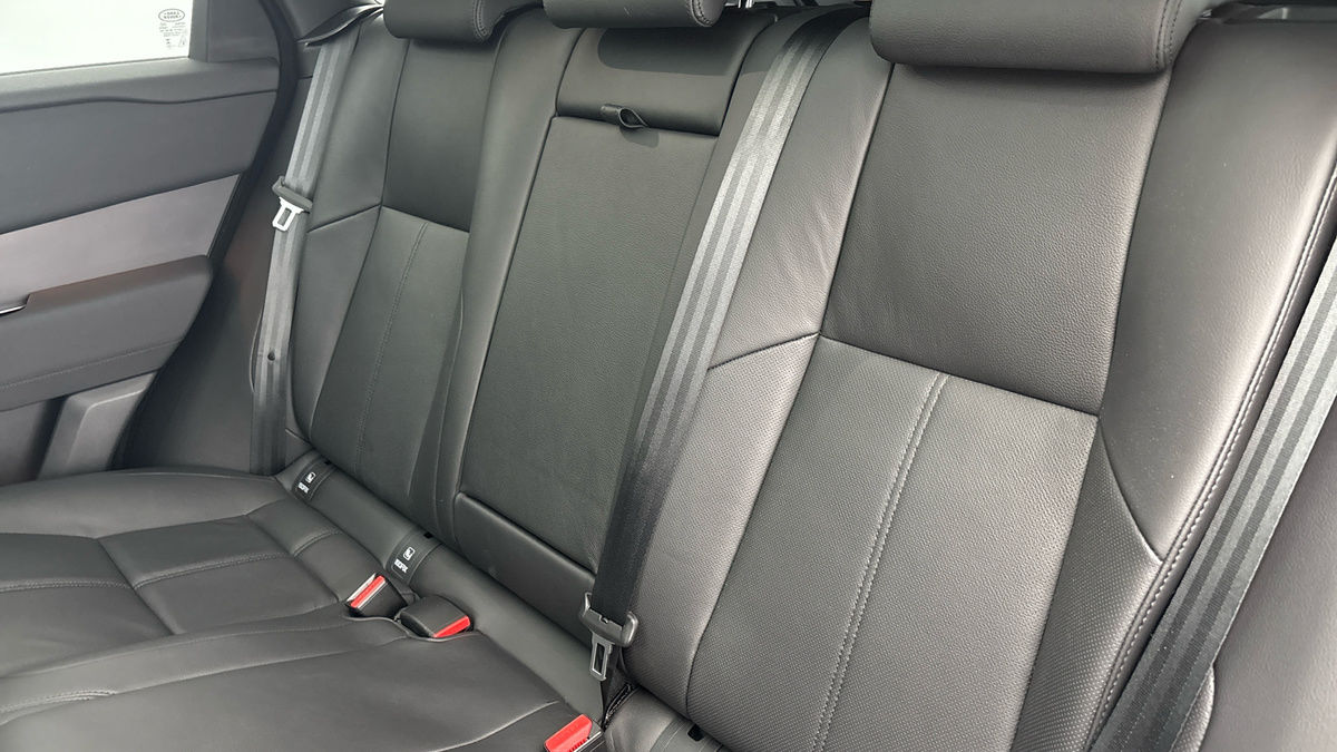 Land Rover Range Rover Velar Image 8