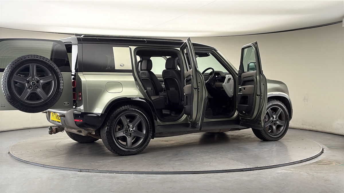 More views of Land Rover Defender 110