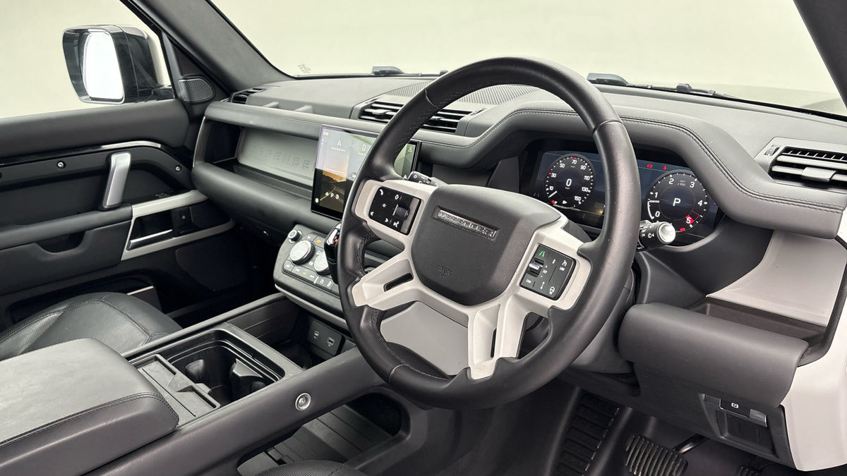 Land Rover Defender 110 Image 5