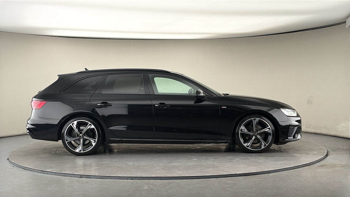 Audi A4 Avant Image 16