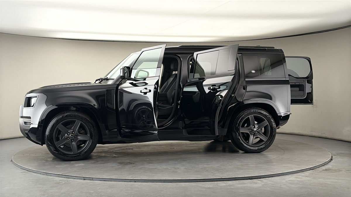 More views of Land Rover Defender 110