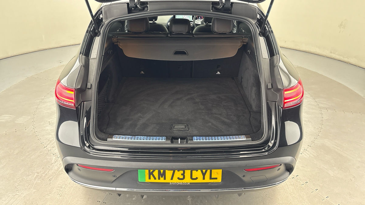 Mercedes-Benz EQC Image 12