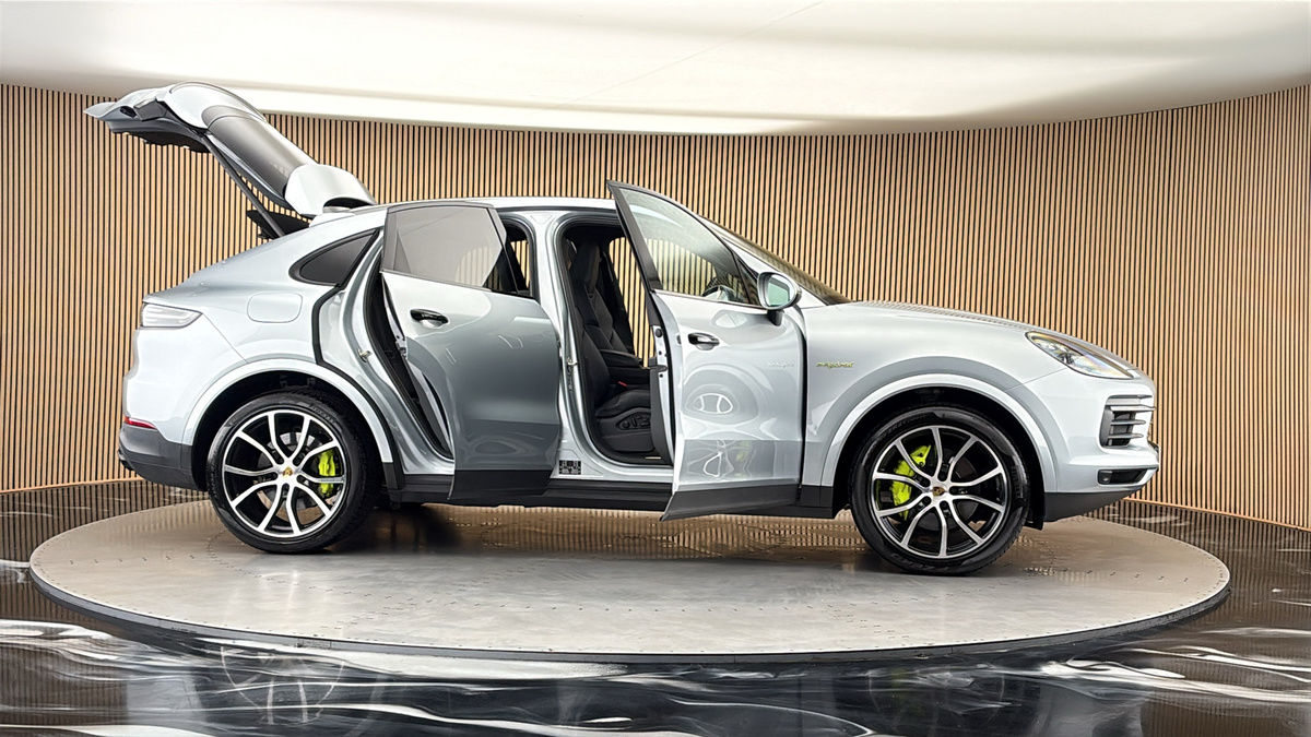 More views of Porsche Cayenne