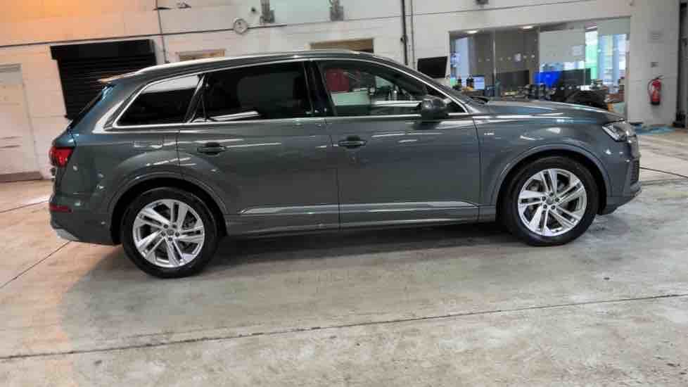 More views of Audi Q7