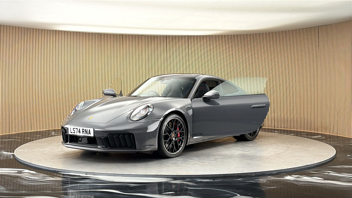 More views of Porsche 911
