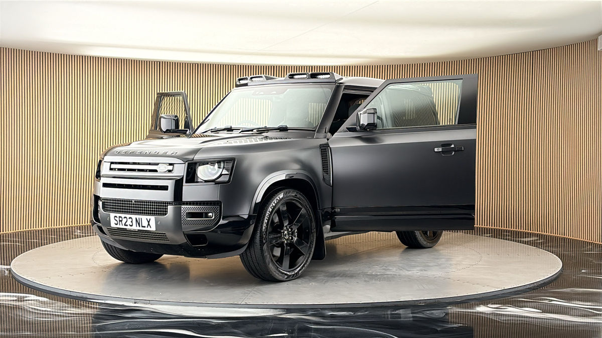 More views of Land Rover Defender 90