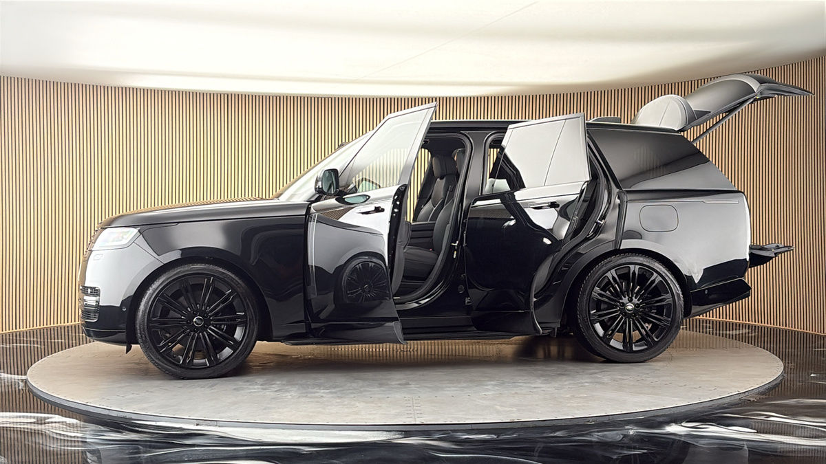 More views of Land Rover Range Rover