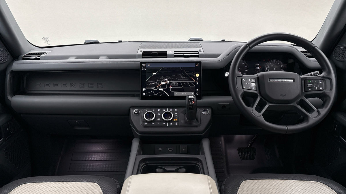 Land Rover Defender 110 Image 12